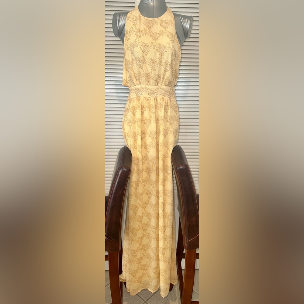 Women’s long yellow strapless dress